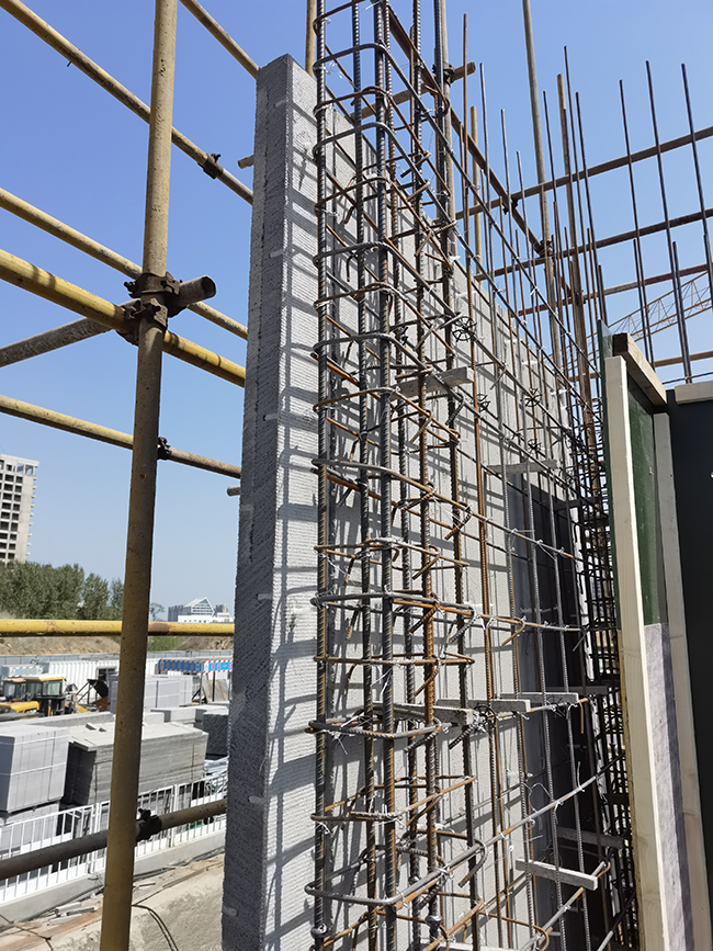 A级外置高精度结构一体化保温墙板施工现场